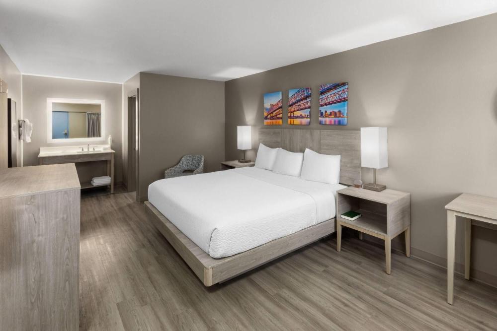 King Room - Non-Smoking interior